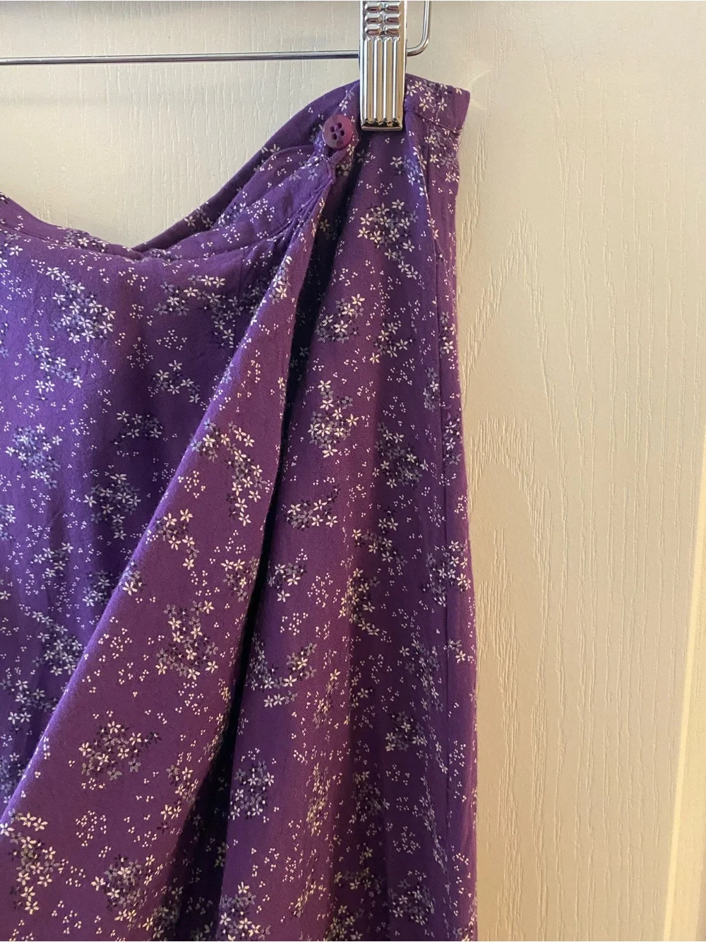VINTAGE Women’s Floral Midi Skirt w/ Slit in Purple Floral - M